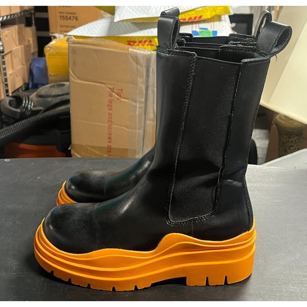 Bottega Veneta Tire Chelsea Boot in Black & Tangerine with Box EU 38/US 8 - Picture 4 of 16